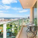 Rare Panoramic Sea, City & Mountain Views - Xxl Balcony - 1Gbps Blazing Fast Free Wifi - Pool - Gym - Pool Table - Steam - Sauna - Bar