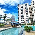 市中心 5分钟到海边 全新房 全新泳池 密码锁 网络电视 阳台 私人洗衣机 可两房联订