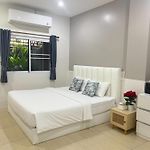 บ้านพ่อกับแม่ by ทองนาค อพาร์ตเมนต์ Dad N Mom\'s House By Thongnak Apartment