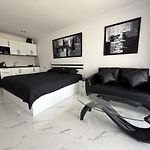 1-Bedroom Pool-View Condo With Large Balcony - Jomtien