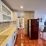 Stylish 1Br Sea-View Condo - 2 Balconies - View Talay 1 Jomtien