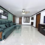 Spacious 2Br Condo - 3 Balconies Green Views