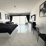 Spacious Studio With Balcony - Tw Platinum Suites, Jomtien