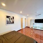 Stylish 1Br Sea-View Condo - 2 Balconies - View Talay 1 Jomtien