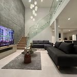 Brand New Modern Pattaya Pool Villa Near Walking Street