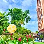 Pattaya Poolside Hotel Near Terminal 21 & Bus Station