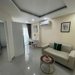 Cozy Condo With Swimming Pool, Gym, Sauna, Great Location, Near Beach, Easy Transport - Guest Friendly