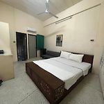 Room 102 In Wanna Apt