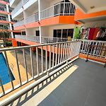 Comfortable Pool-View Studio With Balcony - Pratumnak, Pattaya