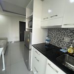 Cozy Condo With Swimming Pool, Gym, Sauna, Great Location, Near Beach, Easy Transport - Guest Friendly