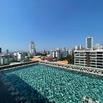 Cozy Condo With Swimming Pool, Gym, Sauna, Great Location, Near Beach, Easy Transport - Guest Friendly