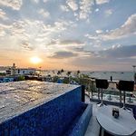The Globe Hotel, Bar & Restaurant