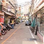 Rouge Service Apartments, Soi Buakhao