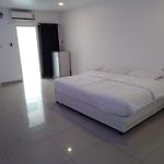 Illusion Hostel & Club