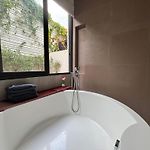 芭提雅inara网红独栋泳池别墅-四房五卫-烧烤台球桌-市中心10分钟到步行街