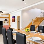 Relax Pool Villa Near Walking Street,Jacuzzi ,Bbq 5Bed 6Bath City House54