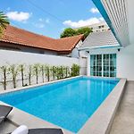 Luxury Pool Villa Pattaya Center C3- 3 Bedroom