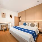 Selina Place Hotel