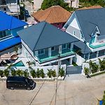 New 2024 - Two Villa Compound - 9Br - Two Pools