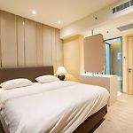 Luxury 2Br Sea View Apartment With Private Lift And Free Parking