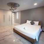 Luxury 6 Bedroom Private Pool Villa In Palm Springs Pattaya