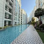 Olympus Apartment With Central Pool In Pattaya
