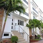 Hidden Palm Pool Villas