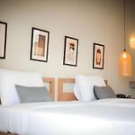 Yellow Moon Hotel
