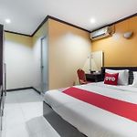 Oyo 75327 Diyana Residence