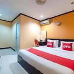 Oyo 75327 Diyana Residence