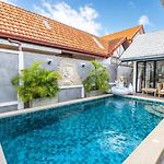 Luxury Pool Villa Pattaya Center C8 - 4 Bedroom