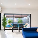 Luxury Pool Villa Pattaya Center C8 - 4 Bedroom