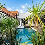 Luxury Pool Villa Pattaya Center C8 - 4 Bedroom