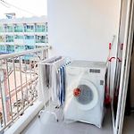 Pattaya Studio Ideally Located On Jomtien Beach Phratamnak Free Electricity Free Water Internet