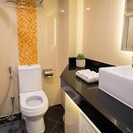 Pattaya Studio Ideally Located On Jomtien Beach Phratamnak Free Electricity Free Water Internet