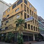 The Royal Pattaya Cantina Near Walking Steer