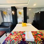 Phratumnak Hill Guest House