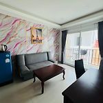Phratumnak Hill Guest House