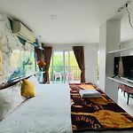 Phratumnak Hill Guest House