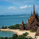 Modus Pattaya Beachfront Apartment