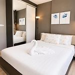 Condo With Rooftop Pool At Excellent Location