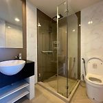 Large High Floor, Best Pool Great Location