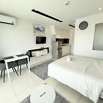 Getaway Studio In City Center Residence
