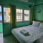 Scandalic Bar And Guest House