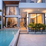 Brand New Modern Pattaya Pool Villa Near Walking Street
