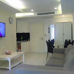 Cosy Beach View Apartments