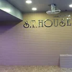 St House