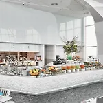 Grande Centre Point Hotel 5*
