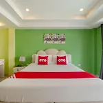 โรงแรม Oyo 75330 Little House 2*