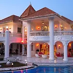 Empireland Luxury Pool Walking Street *